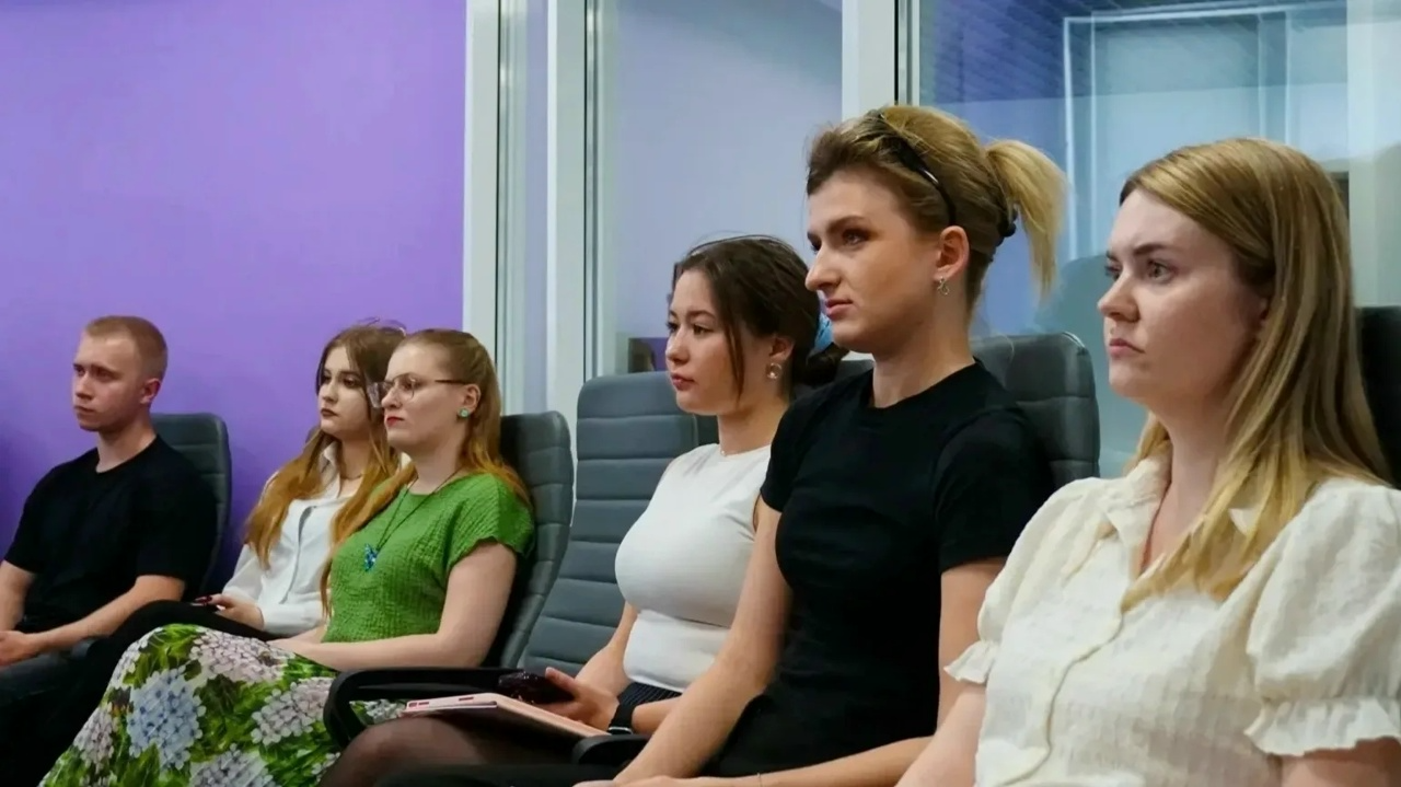 Изображение новости: Державинский презентовал молодежную программу «Развивай себя! Развивай регион! Развивай страну!»